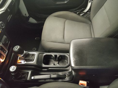 Used 2020 Jeep Wrangler Sport AWD/4WD image 26