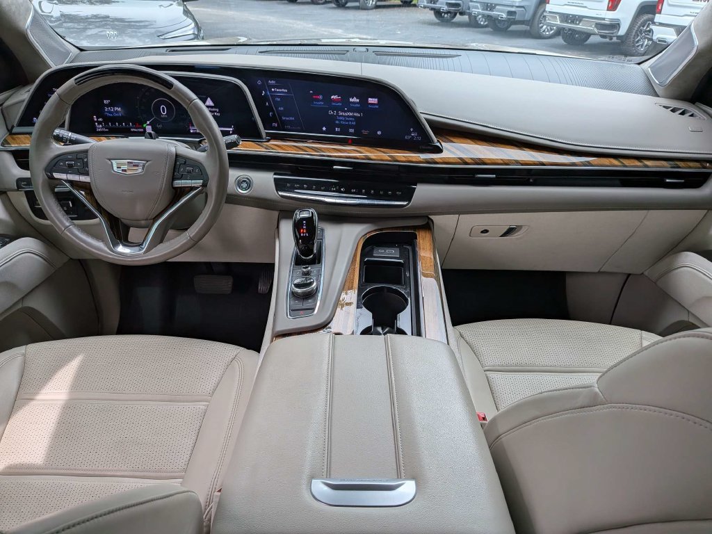 Certified 2023 Cadillac Escalade Premium Luxury Platinum w/ LPO, Radiant Package AWD/4WD image 18