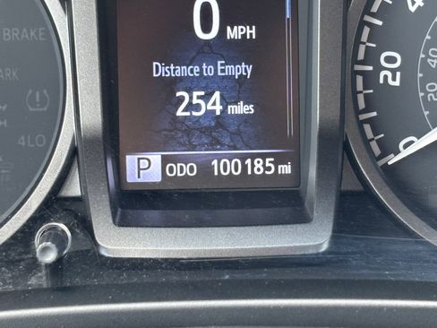 Used 2022 Toyota Tacoma TRD Sport AWD/4WD image 22