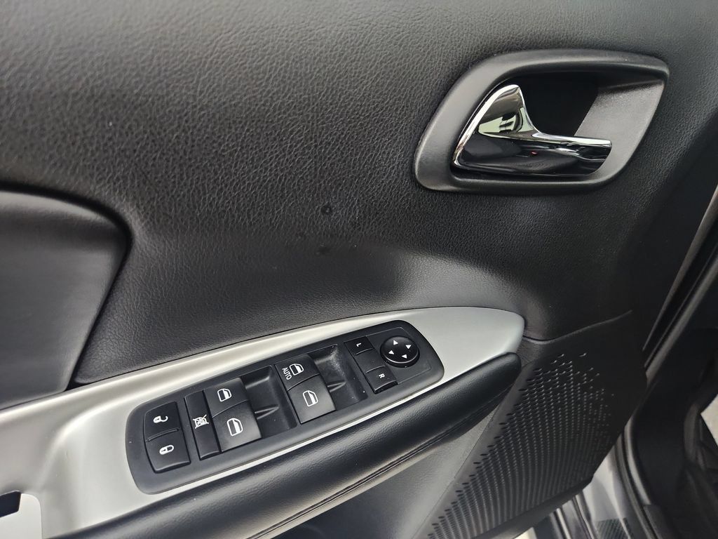 Used 2020 Dodge Journey SE w/ SE Popular Equipment Group FWD image 24
