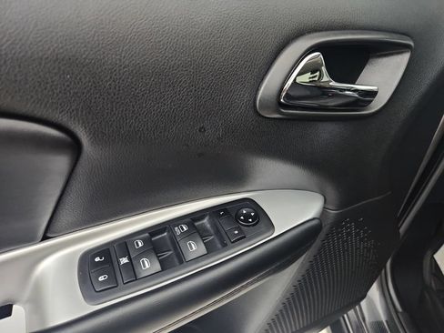 Used 2020 Dodge Journey SE w/ SE Popular Equipment Group FWD image 24