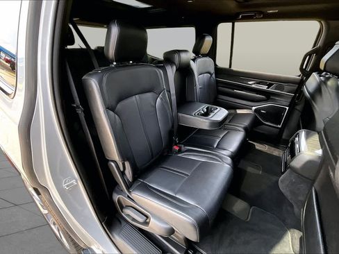 Used 2022 Jeep Wagoneer Series II w/ Premium Group I AWD/4WD image 20