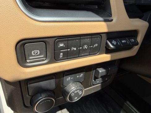 Used 2021 Chevrolet Tahoe Premier w/ Premium Package RWD image 15
