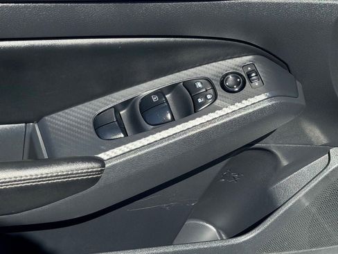 Used 2024 Nissan Altima 2.5 SV FWD image 22