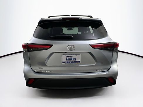 Used 2022 Toyota Highlander XLE image 6