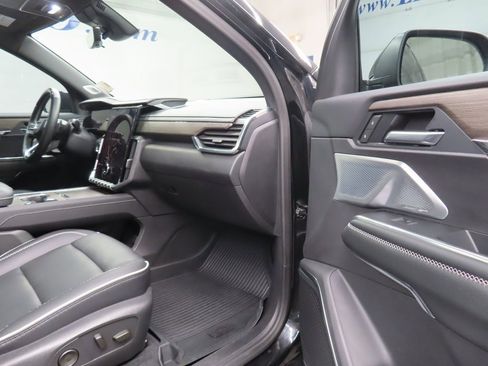 Used 2025 GMC Acadia Denali w/ Super Cruise Package image 29