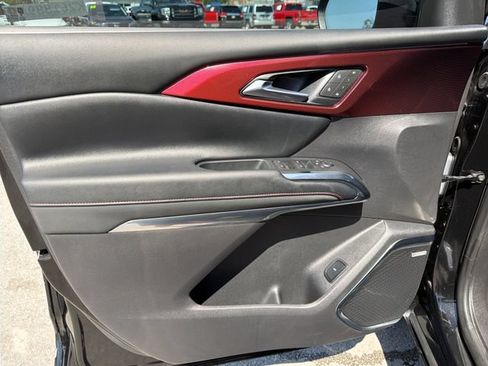 Used 2025 Chevrolet Traverse RS w/ LPO, Floor Liner Package FWD image 16