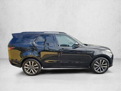 Certified 2024 Land Rover Discovery Dynamic SE image 3