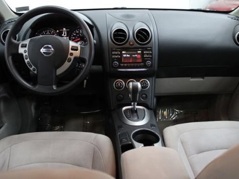 Used 2014 Nissan Rogue S w/ Convenience Package FWD image 2