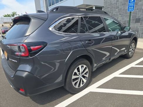 Used 2023 Subaru Outback Premium AWD/4WD image 10