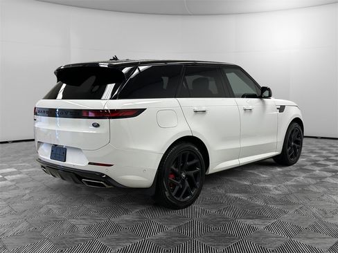 Used 2023 Land Rover Range Rover Sport SE Dynamic image 5