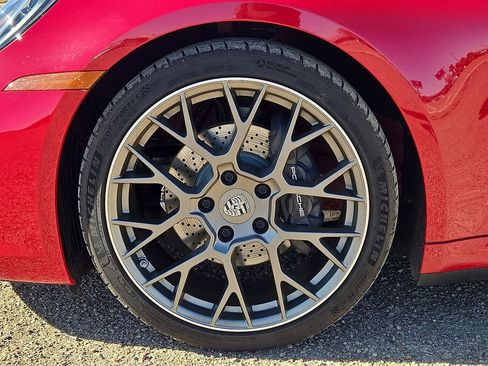 Used 2023 Porsche 911 Carrera 4 w/ Premium Package image 13