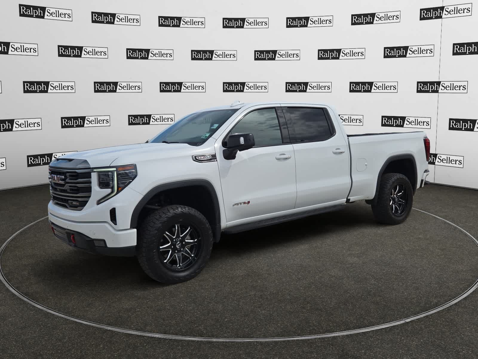 Used 2022 GMC Sierra 1500 AT4 w/ AT4 Premium Package AWD/4WD image 2