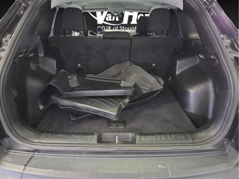 Used 2019 Jeep Cherokee Latitude w/ Cold Weather Group image 13