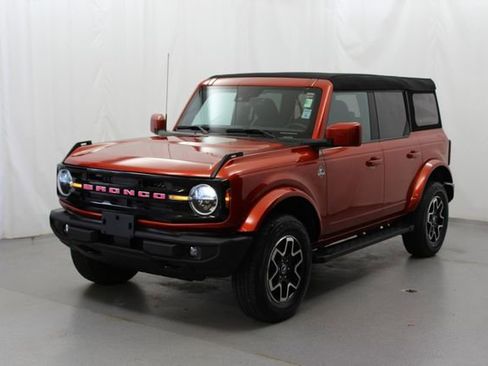 Used 2023 Ford Bronco Outer Banks AWD/4WD image 11
