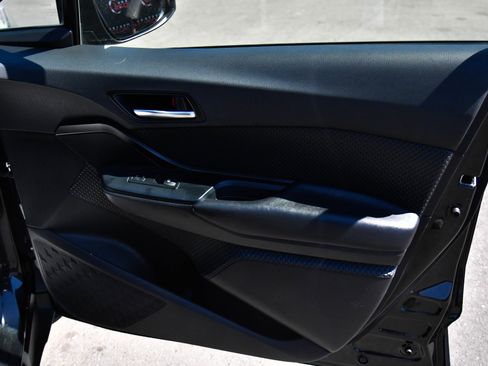 Used 2019 Toyota C-HR LE image 38