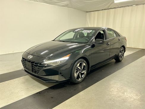 Used 2023 Hyundai Elantra SEL w/ Convenience Package image 5