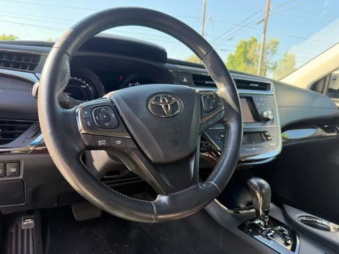 Used 2013 Toyota Avalon Limited w/ Technology Pkg FWD image 12