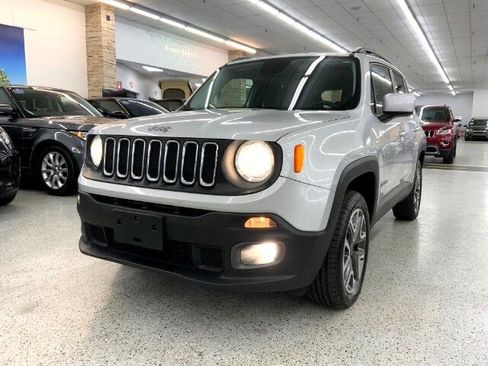 Used 2017 Jeep Renegade Latitude w/ Cold Weather Group image 2