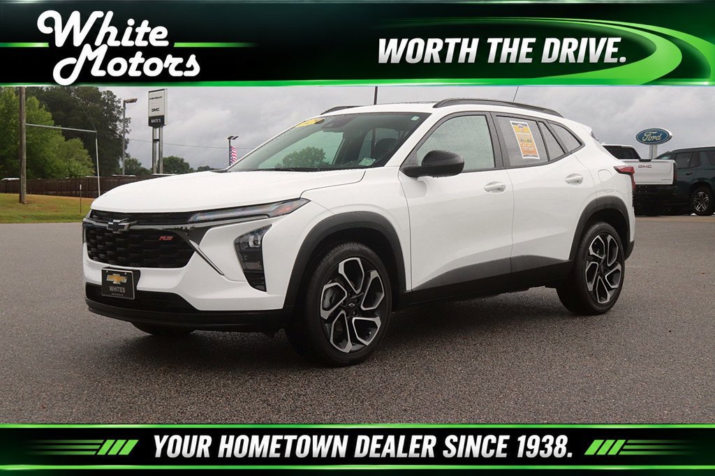 Used 2025 Chevrolet Trax RS w/ Sunroof Package FWD image 1