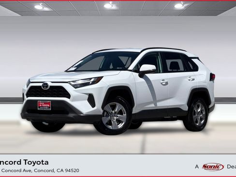 Used 2025 Toyota RAV4 XLE AWD/4WD image 1