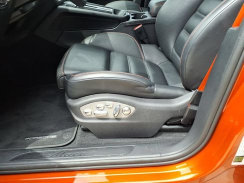 Certified 2024 Porsche Macan AWD/4WD image 17