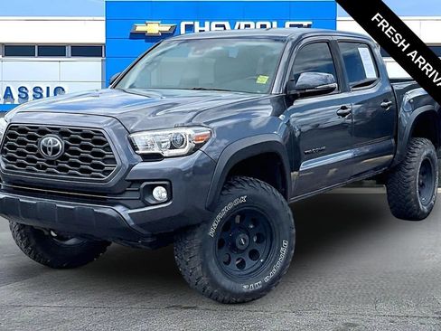 Used 2020 Toyota Tacoma TRD Off-Road AWD/4WD image 2