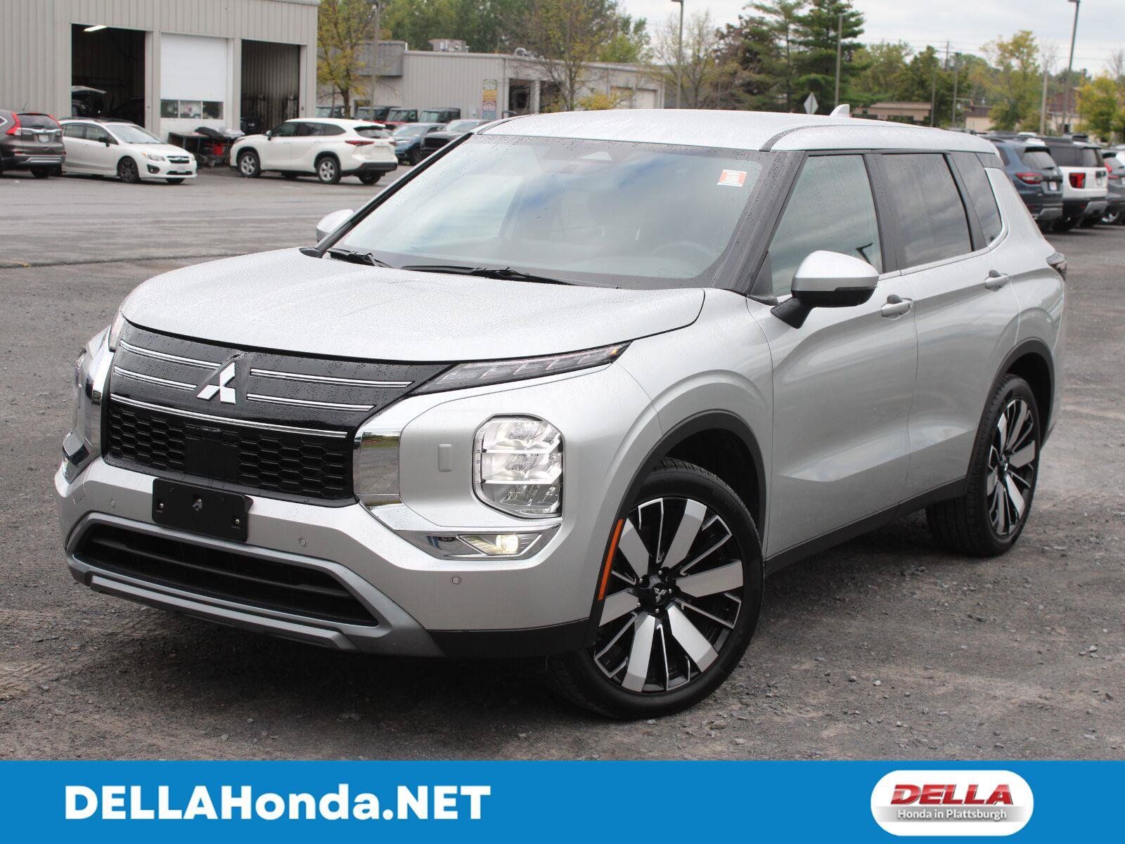 Used 2025 Mitsubishi Outlander SE AWD/4WD image 1