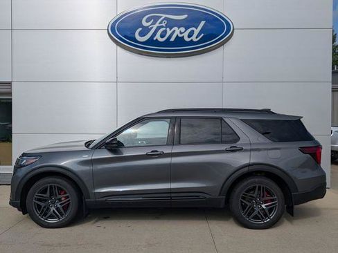 Certified 2025 Ford Explorer ST-Line w/ Premium Package AWD/4WD image 3