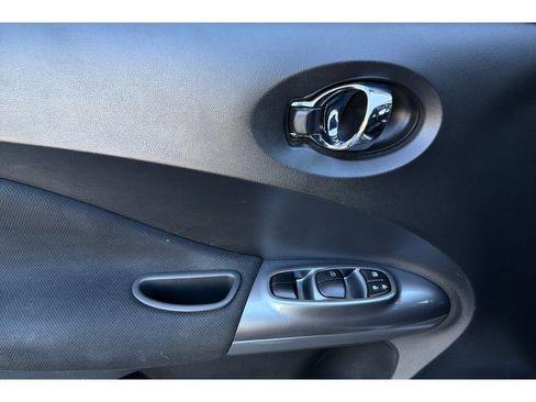 Used 2015 Nissan Juke S FWD image 11