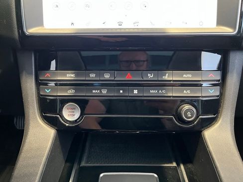 Used 2019 Jaguar F-PACE Premium AWD/4WD image 46