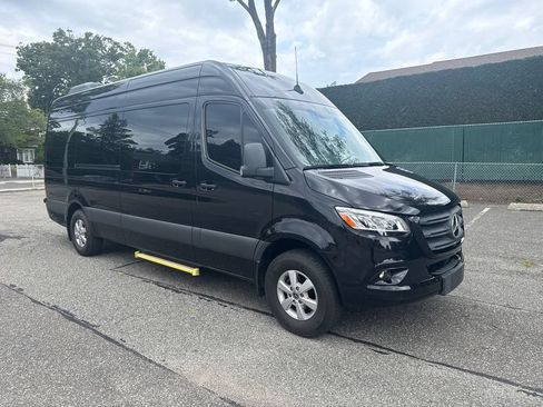 Used 2023 Mercedes-Benz Sprinter 2500 image 10