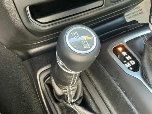 Used 2018 Jeep Wrangler Unlimited Sahara image 39