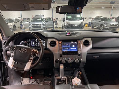 Used 2020 Toyota Tundra SR5 w/ SR5 Convenience Package image 6