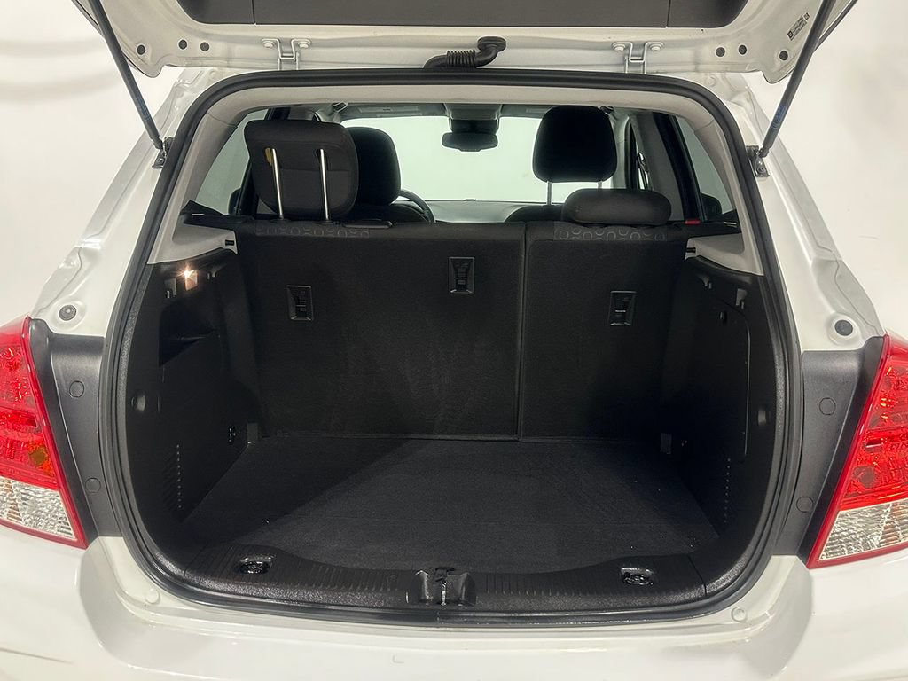 Used 2020 Chevrolet Trax LS w/ Tint and Cruise Package FWD image 5