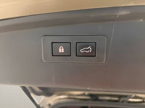 Used 2023 Subaru Outback Touring AWD/4WD image 8