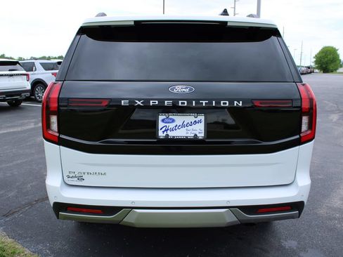 Used 2025 Ford Expedition Platinum w/ Driver's Package AWD/4WD image 10