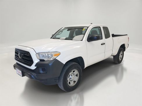 Used 2019 Toyota Tacoma SR image 3