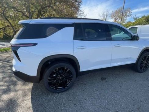 New 2026 Chevrolet Traverse LT w/ Driver Confidence Package image 2