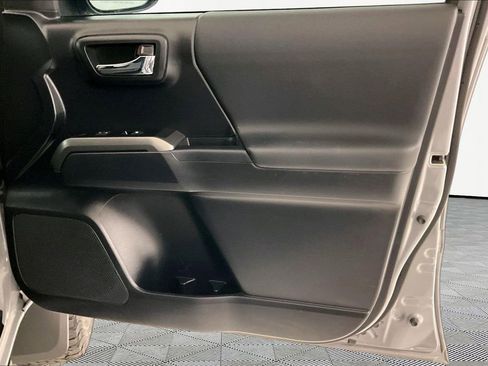 Used 2020 Toyota Tacoma TRD Off-Road w/ Technology Package image 23