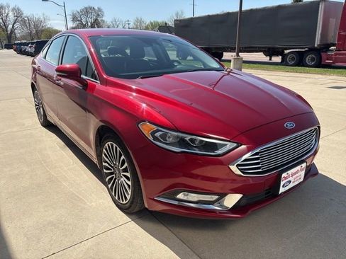 Used 2017 Ford Fusion SE w/ Fusion SE Technology Package FWD image 3