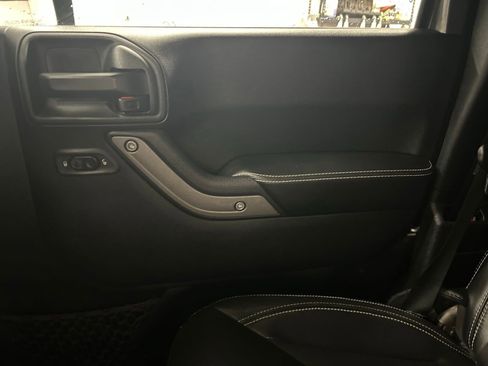 Used 2017 Jeep Wrangler Unlimited Sport AWD/4WD image 13