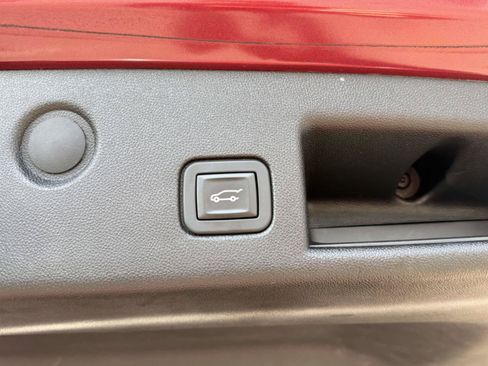 Used 2018 Chevrolet Equinox LT w/ Sun & Infotainment Package FWD image 8