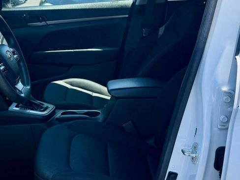Used 2018 Hyundai Elantra SE image 11