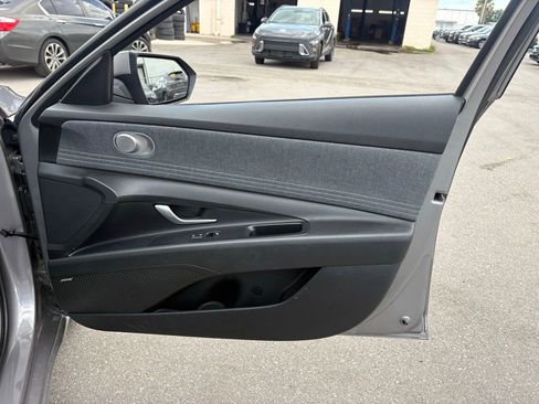 Used 2023 Hyundai Elantra Limited FWD image 17