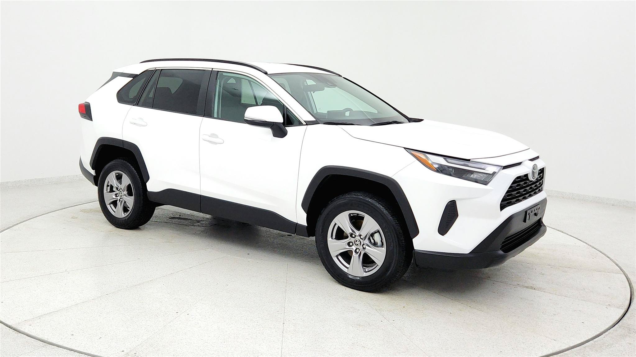 Used 2025 Toyota RAV4 XLE FWD image 7