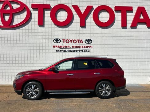 Used 2018 Nissan Pathfinder SV w/ SV All Weather Package image 4