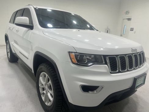 Used 2021 Jeep Grand Cherokee Laredo AWD/4WD image 2