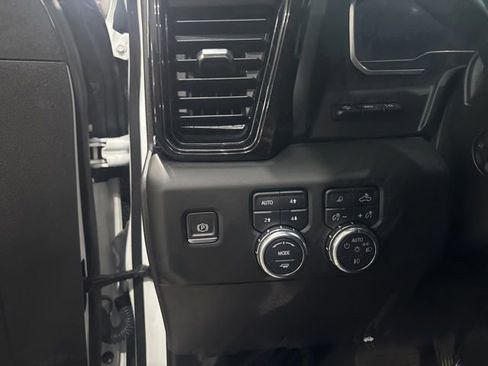 Used 2022 GMC Sierra 1500 AT4 w/ AT4 Premium Package AWD/4WD image 16