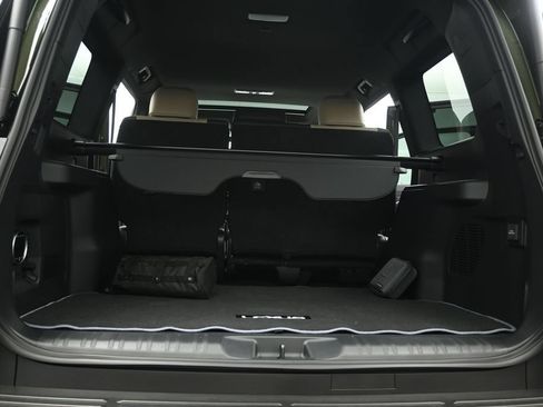 Used 2025 Lexus GX 550 w/ Accessory Package (CT) AWD/4WD image 22